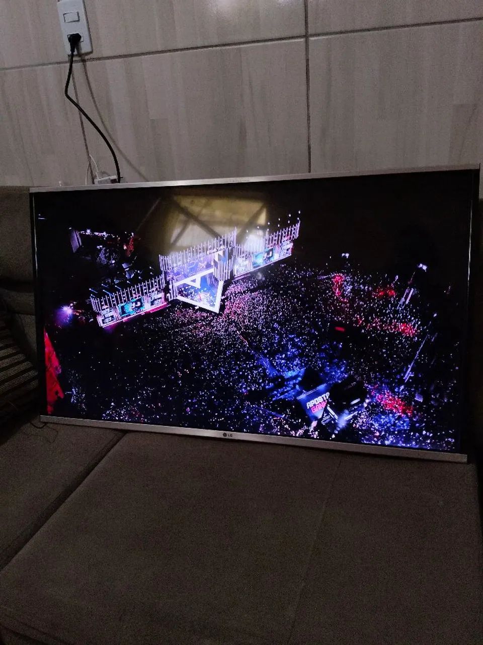 LG 43-inch TV64313035423875121