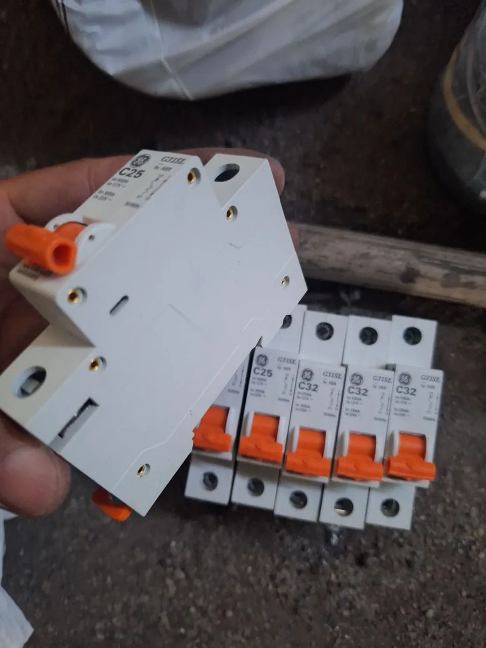 Disjuntores G31SL - ABB - 6 unidades - Foto 2