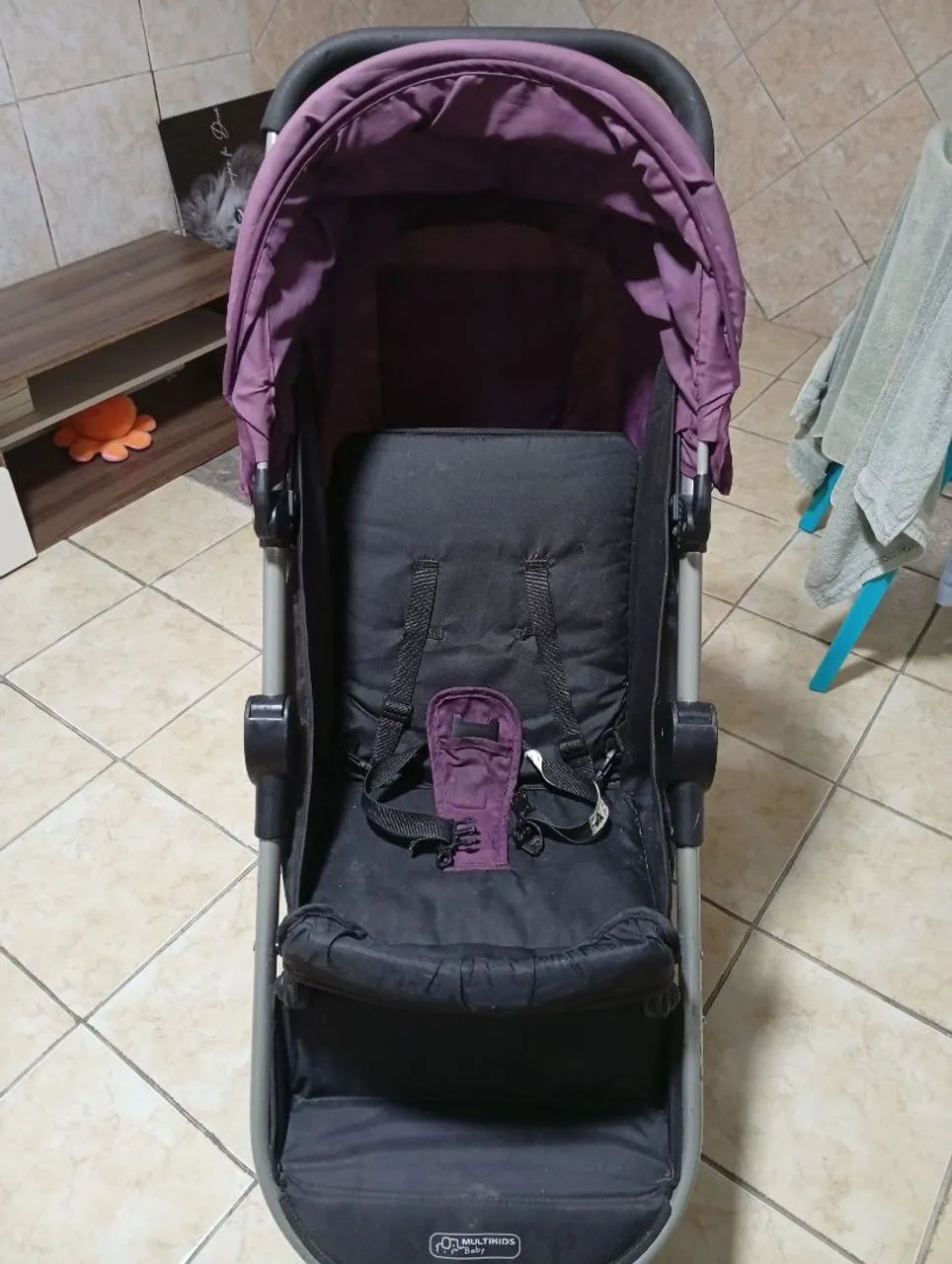 Carrinho de Bebê - Dobrável e Leve com guarda sol. - Foto 4