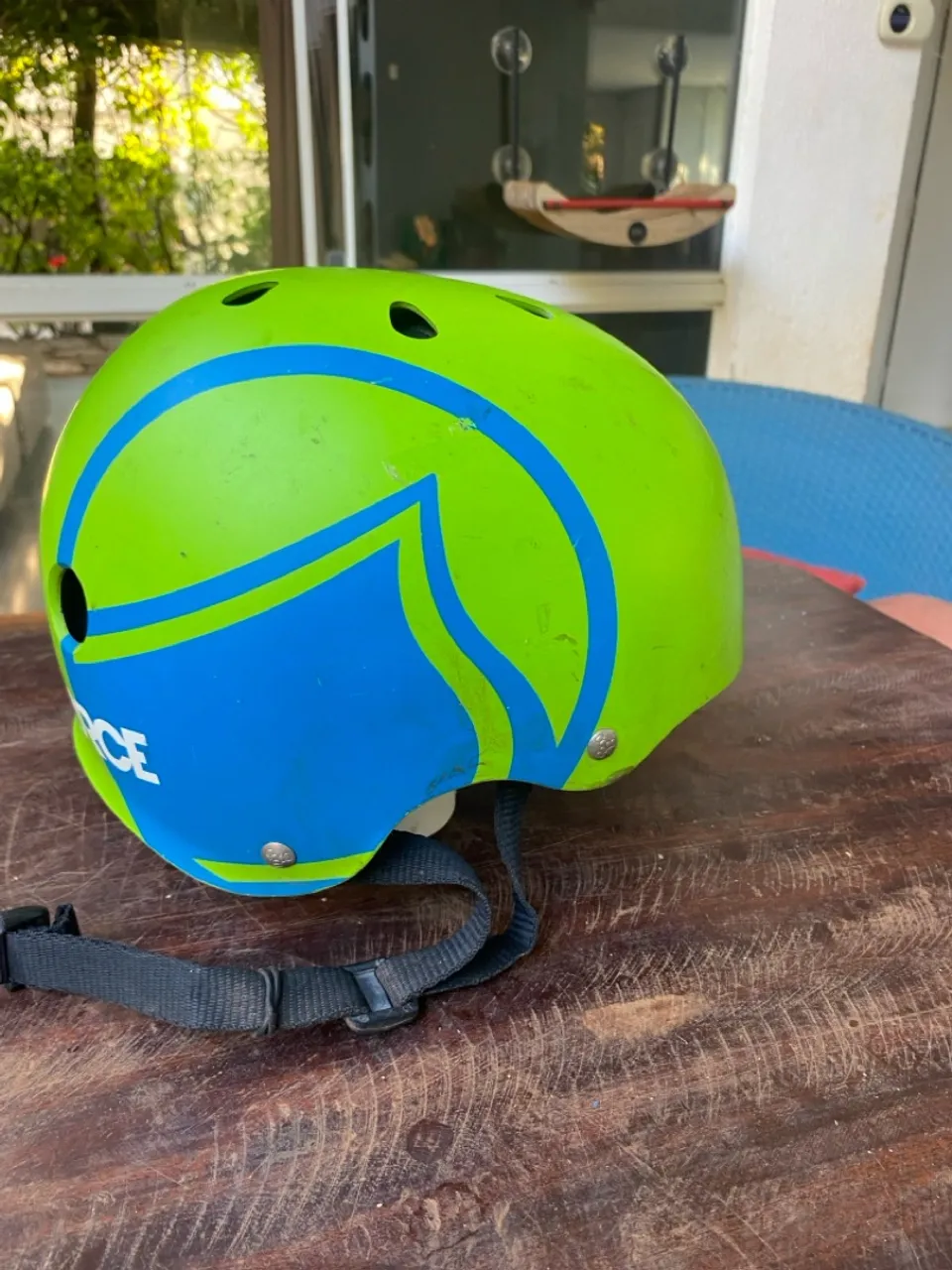 Capacete de proteção esportiva