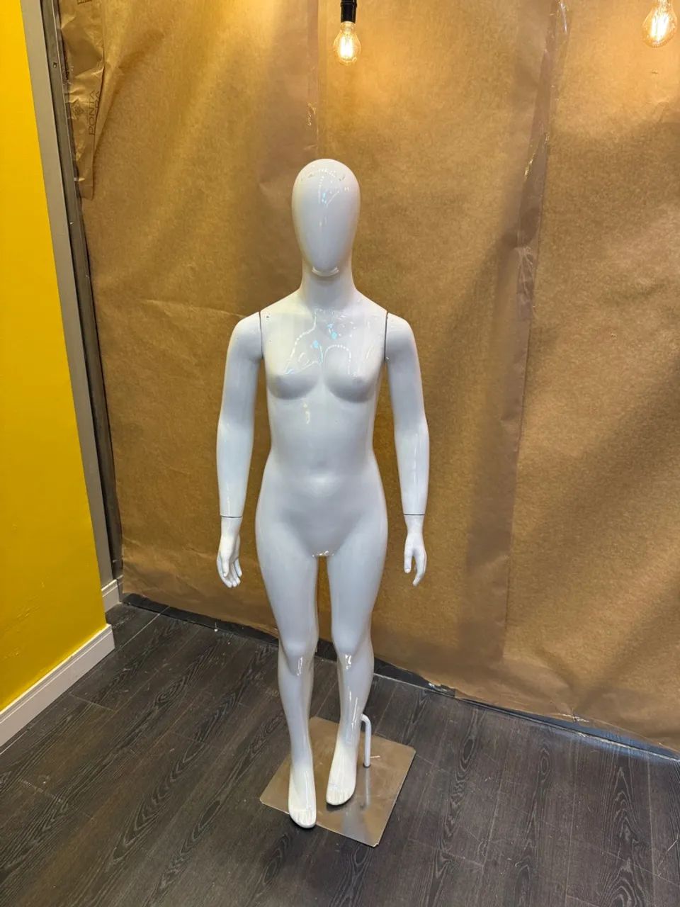 Manequim Infantil Branco Brilhante