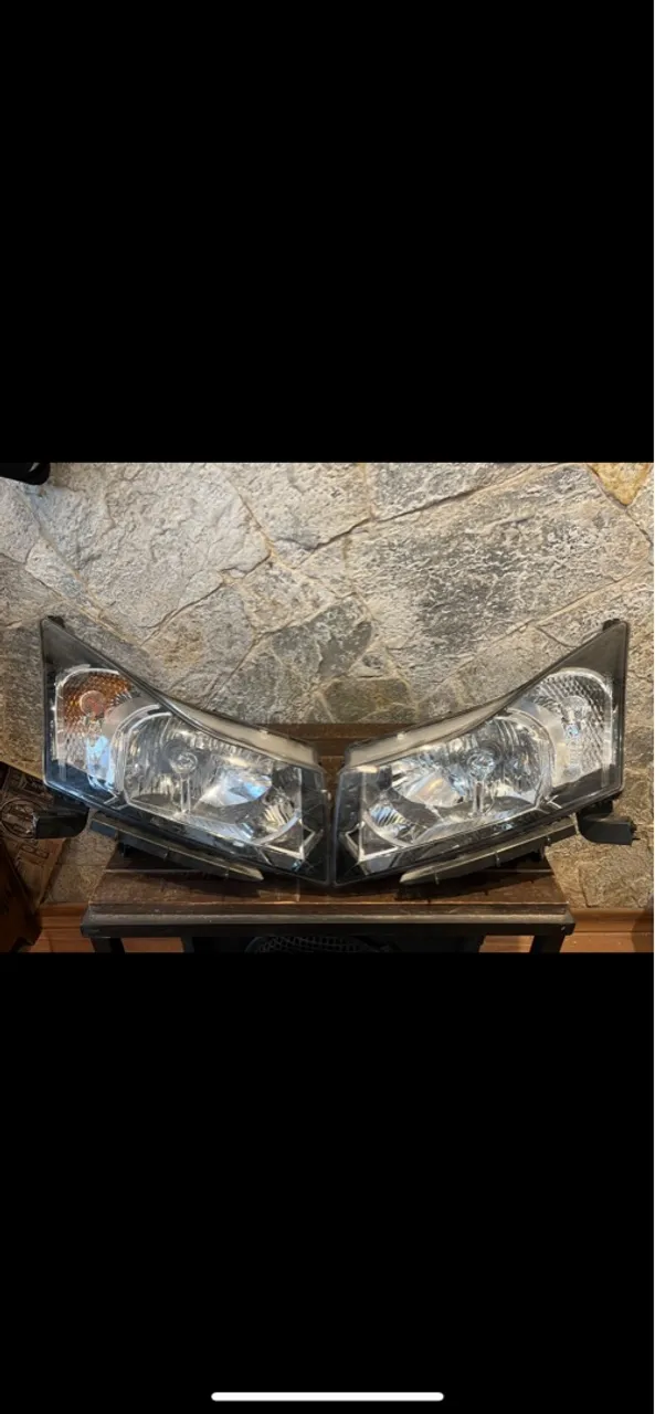 Faróis Dianteiros originais - Chevrolet Cruze - 2012/2016 - Par
