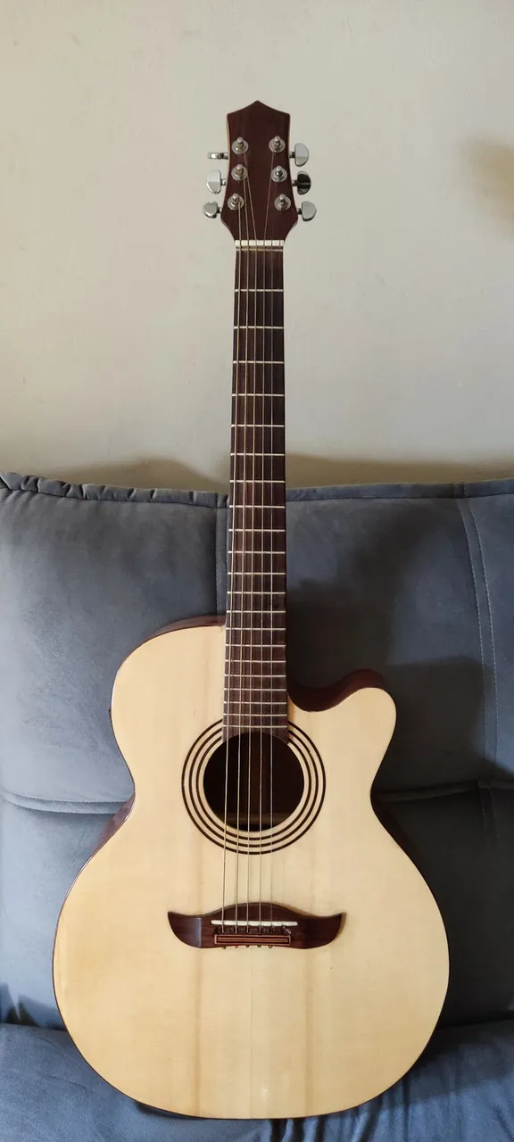Violão feito por luthier. 1.300 reais