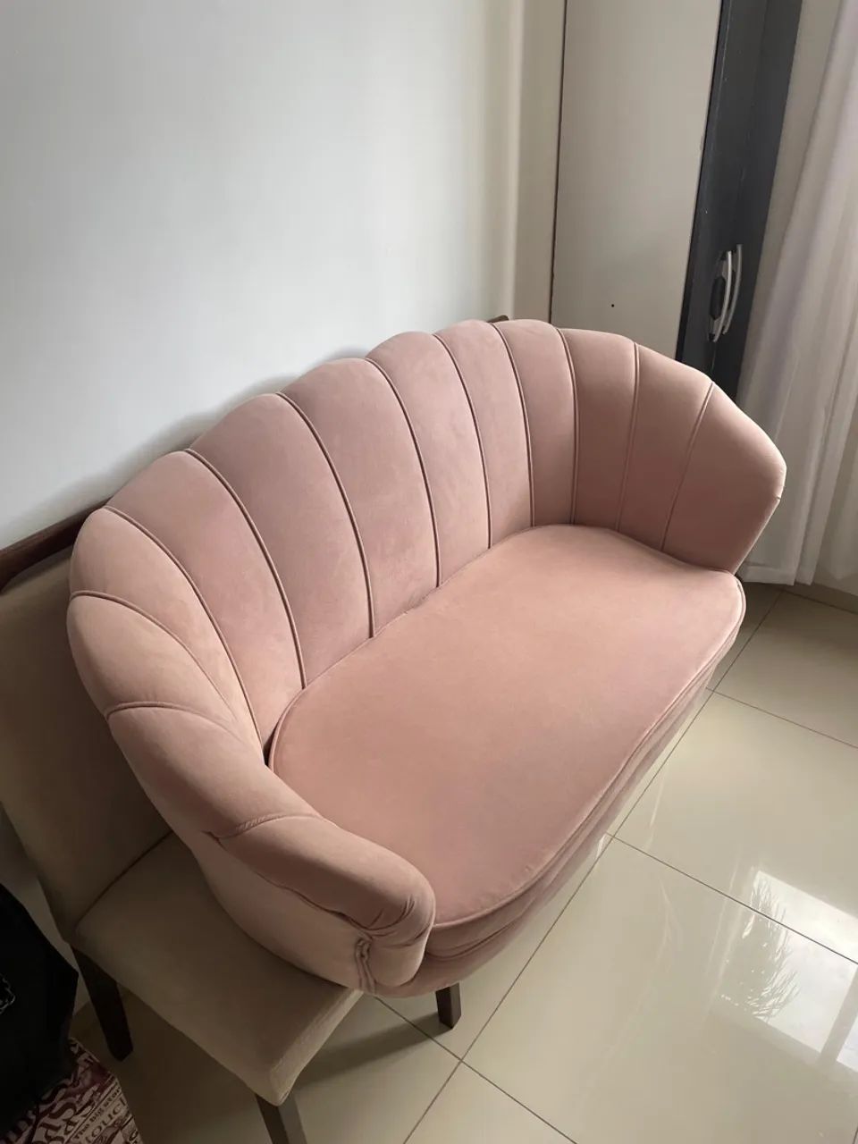 Poltrona Rosa em Estilo Shell - Foto 3