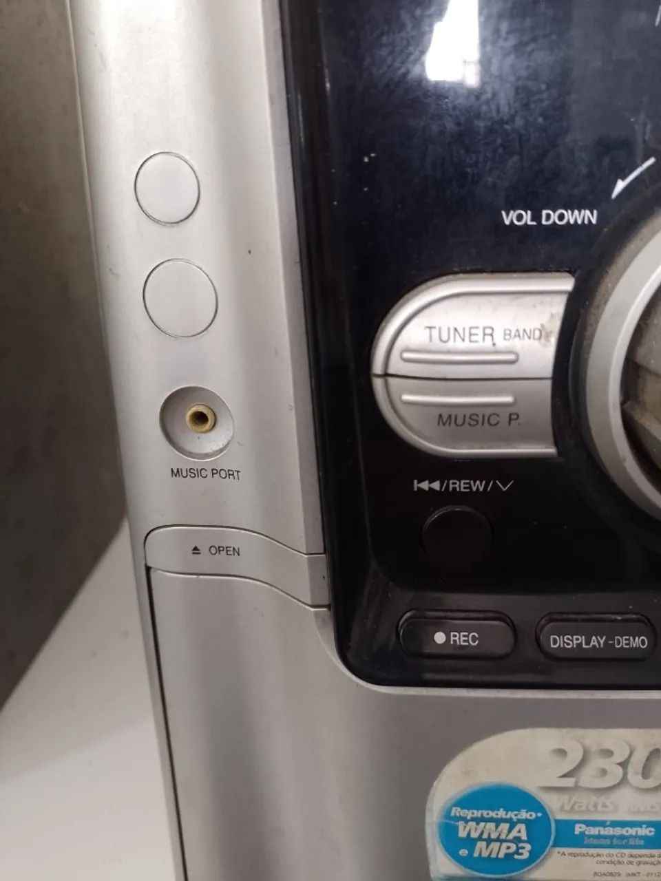 System Panasonic com rádio , toca cd 5 gavetas, saí auxiliar frontal , caixas funcionando - Foto 5