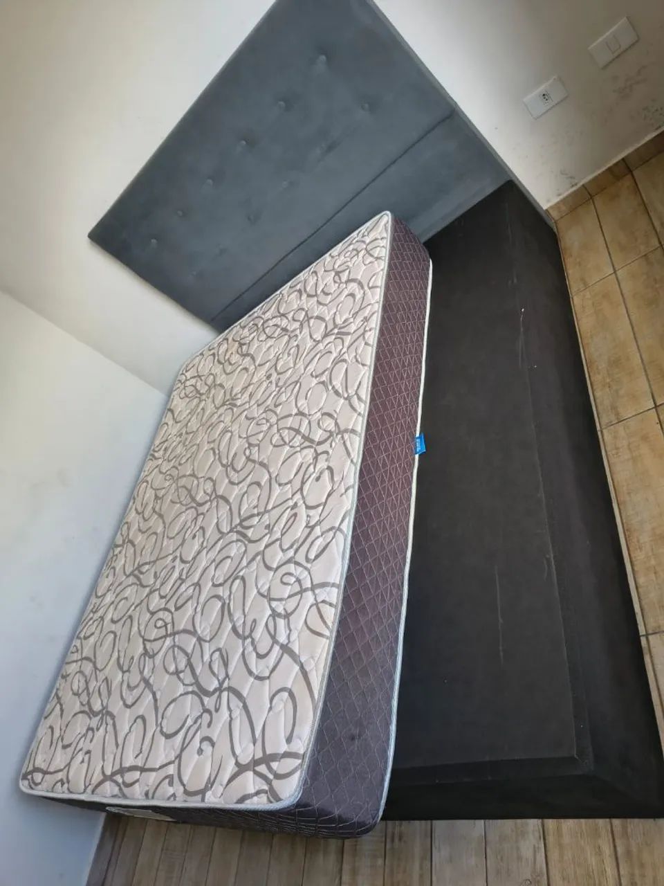 Cama com base e cabeceira 64375104271747121