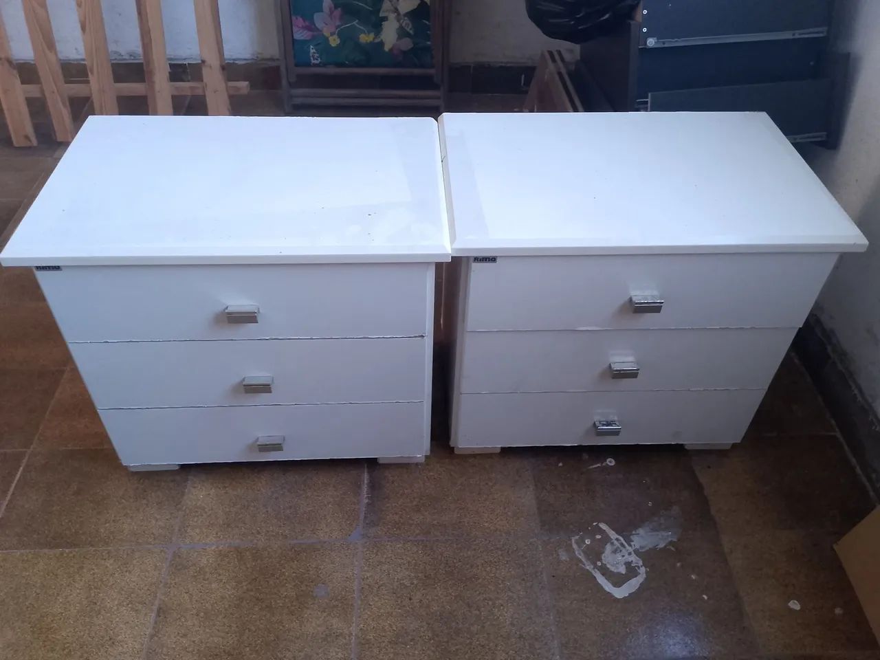 2 Cômodas com 3 gavetas brancas - Foto 2