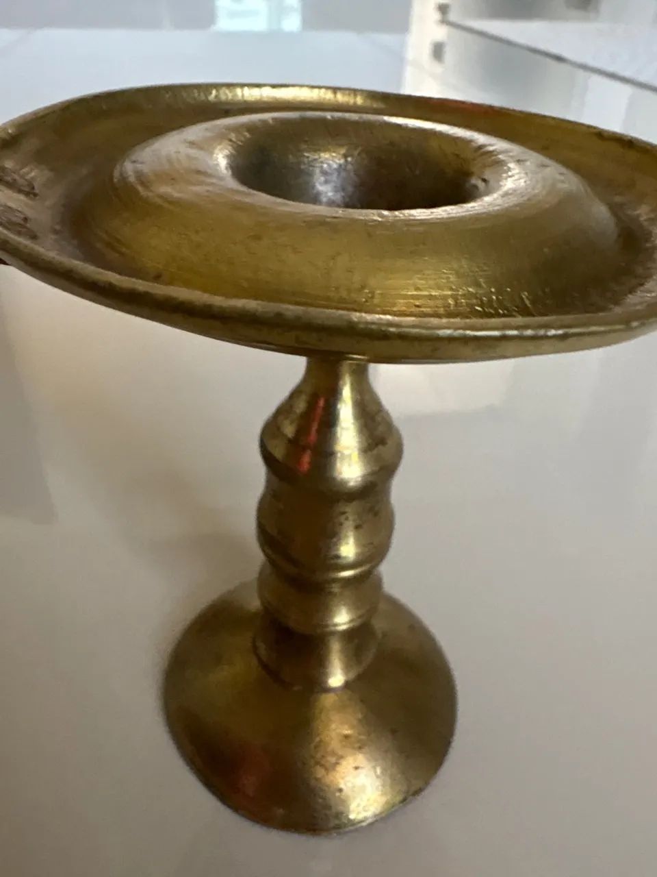 Castiçal de metal dourado com alça (Raridade) - Foto 3