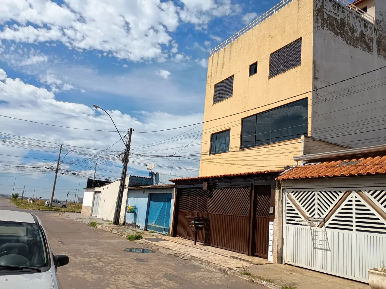 Vendo prédio no Riacho Fundo 2, com 1 casa e 4 apartamentos.PRÓXIMO DA ACAD. DE POL.CIVIL.