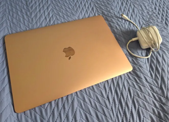 Apple MacBook Air 13 Retina (2019) - Rosé Gold - Com carregador (Pouco usado)