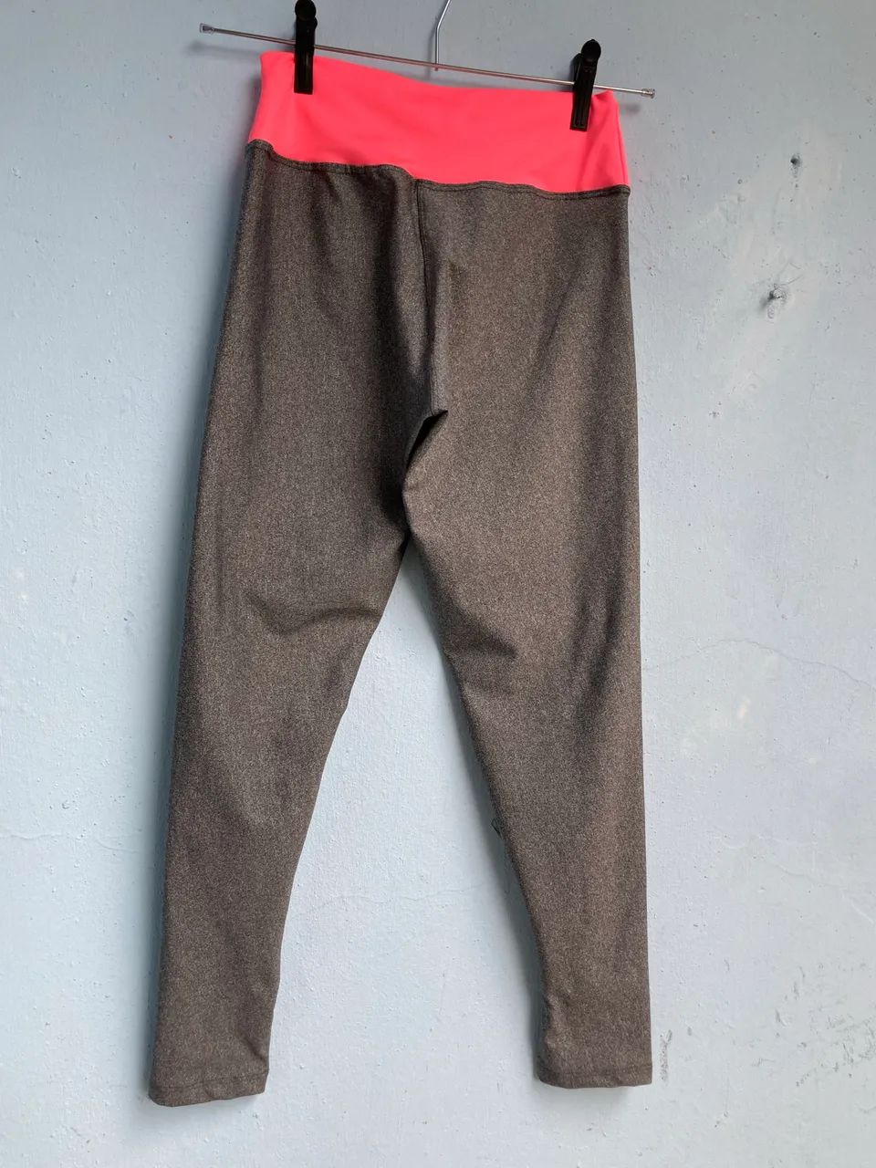 Calça Leggin Feminina de Academia Cinza e Rosa, Tam P(Nova) - Foto 4