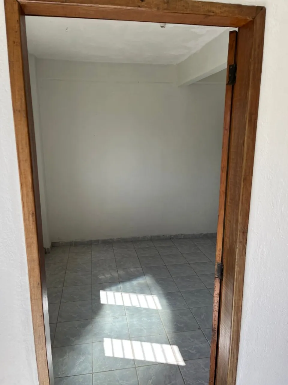 Grande terreno com casa construída - ideal para construir mais casas para alugar