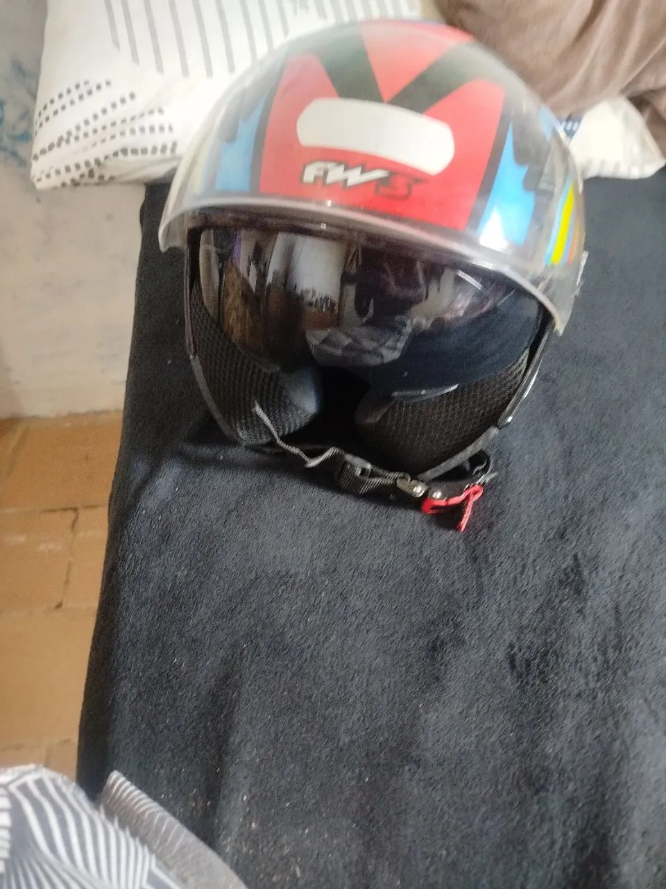 Capacete de moto FW3 150 em dias D'Ávila