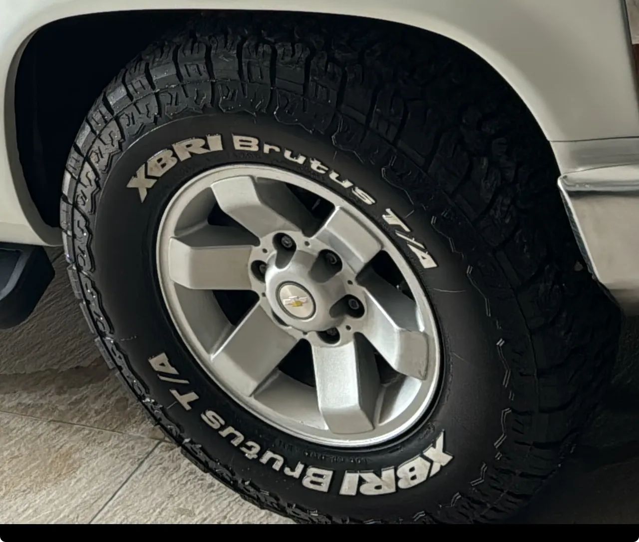 Vendo ou troco pneus xbri r16 500 km rodados 