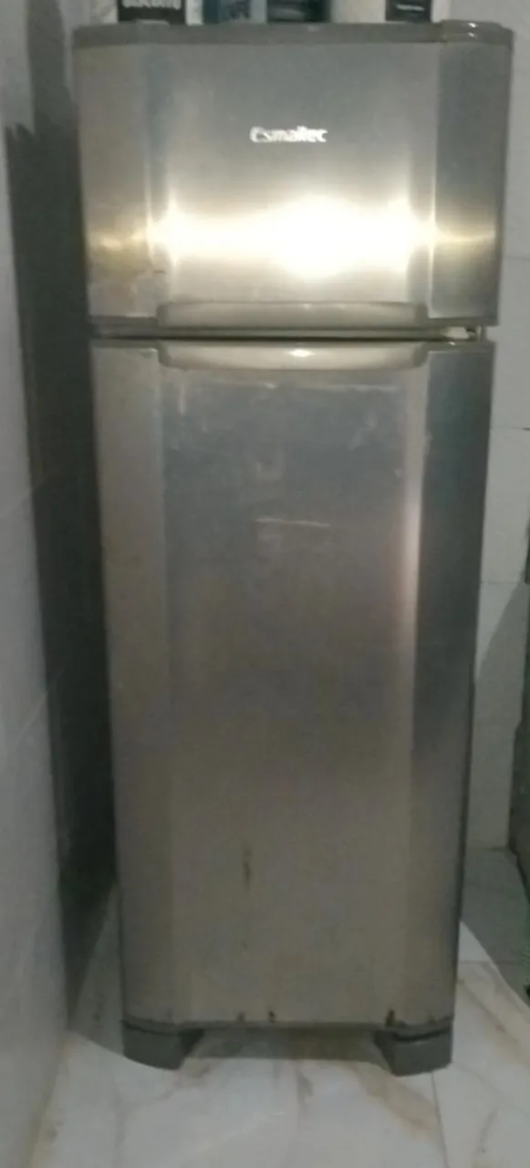 Geladeira Esmaltec