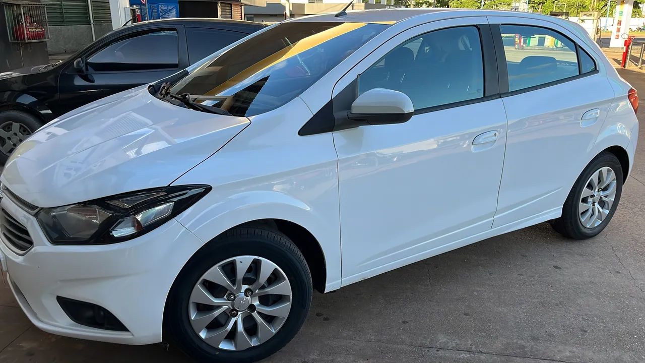 Ônix LT 1.4 Manual único dono  - Foto 2