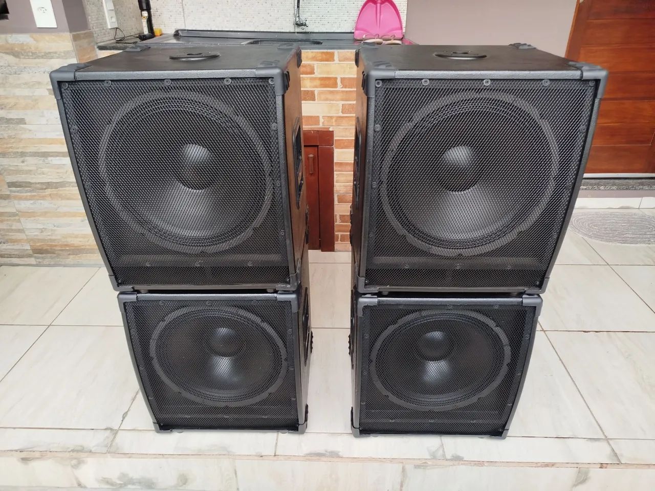 Caixas de grave ativa 