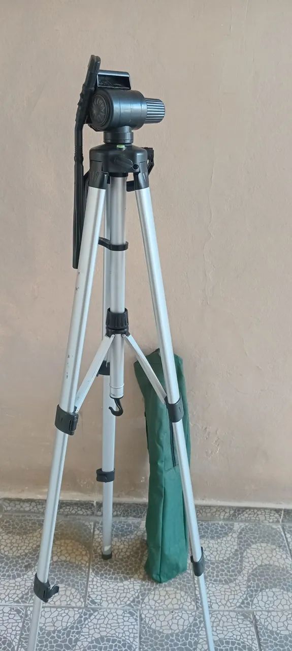 Tripé para Câmera - Leve e Ajustável - Foto 4