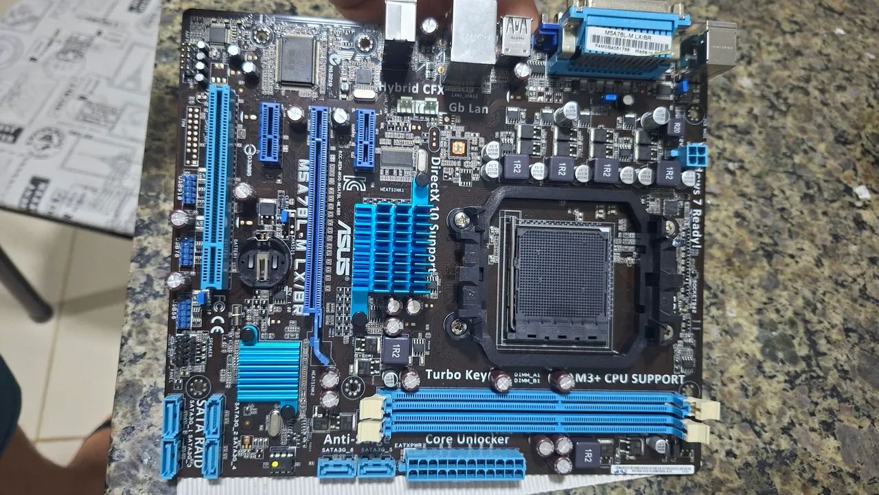 Placa mãe M5A 78L-M LX/BR sem imagem - Foto 4