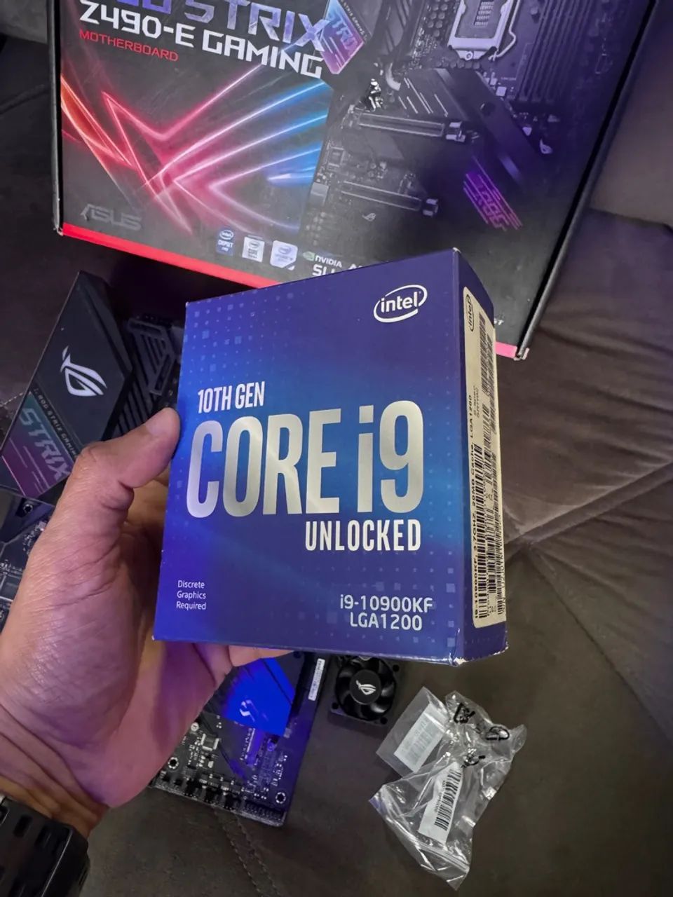 Placa Mãe ASUS ROG Strix Z490-E Gaming + i9 10900K novo  - Foto 2