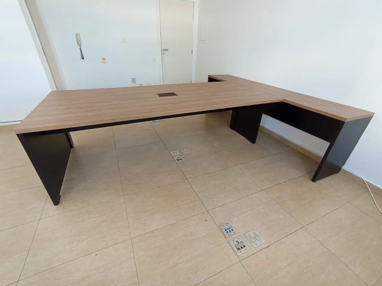 MOVEIS DE ESCRITORIO MESA DE REUNIÃO COM APARADORES NOVA**** LEIA A  DESCRIÇÃ****