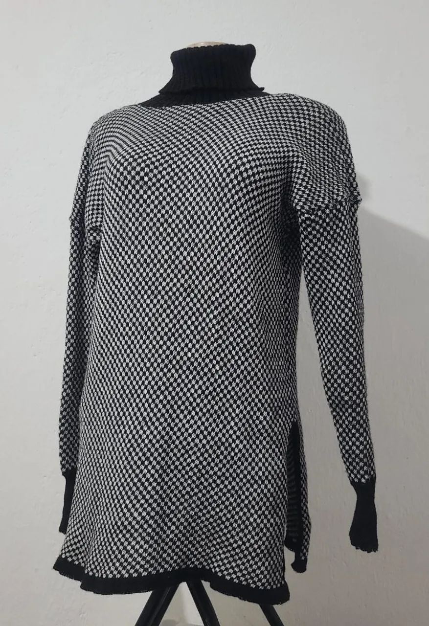 Casaco Poncho Xadrez Gola alta de Tricot tamanho G, bonito, elegante, bem confortável.  - Foto 3