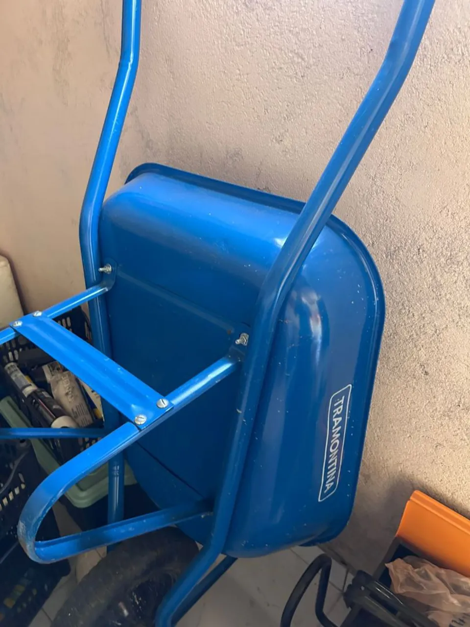 Carrinho de Mão Azul Tramontina