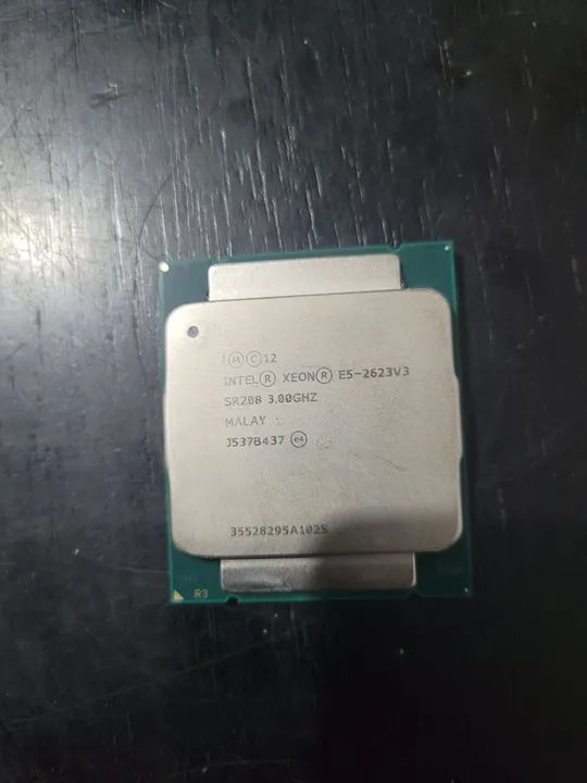 Processador intel xeon E-2630V3 SR206 2.40GHz LGA771 funcionando perfeitamente.