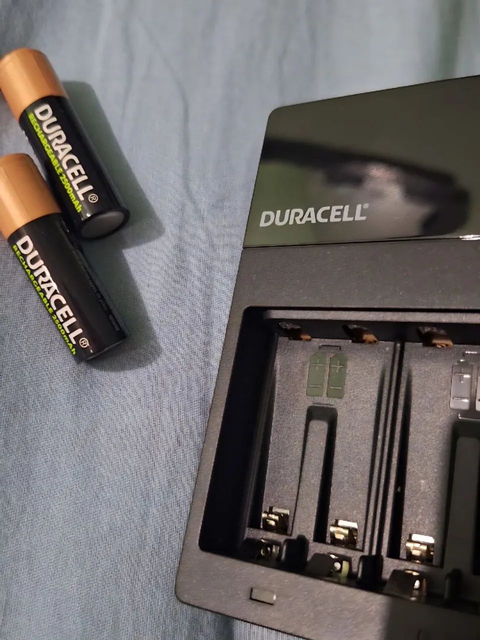 Kit Carregador de Pilhas Recarregáveis com 4 Pilhas Duracell - Foto 2