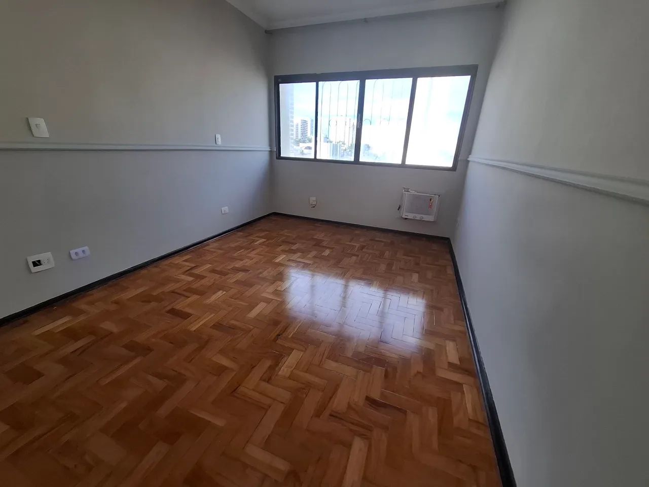 Apto próximo à XV de Novembro - Foto 2