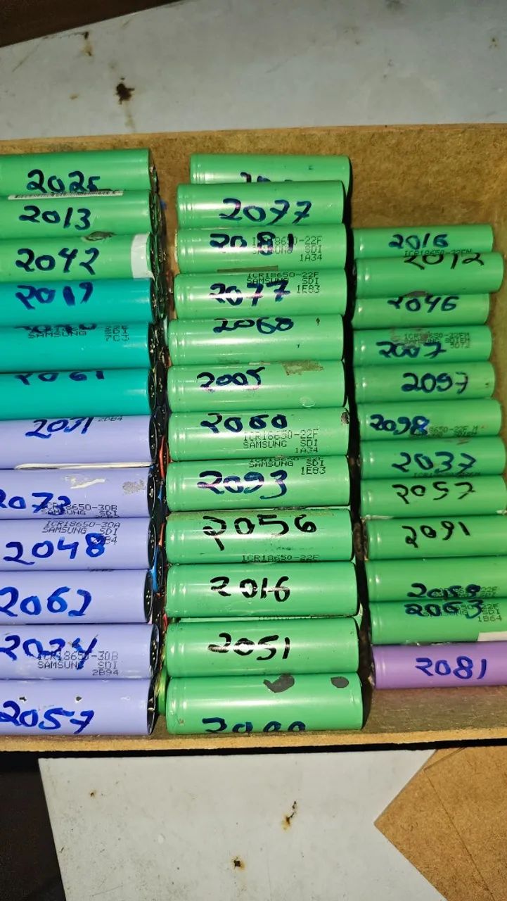250 baterias de Lítio 2000mAh Recarregáveis modelo 18650 