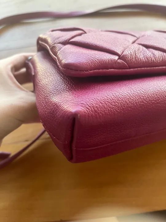bolsa transversal vinho couro legítimo  - Foto 4