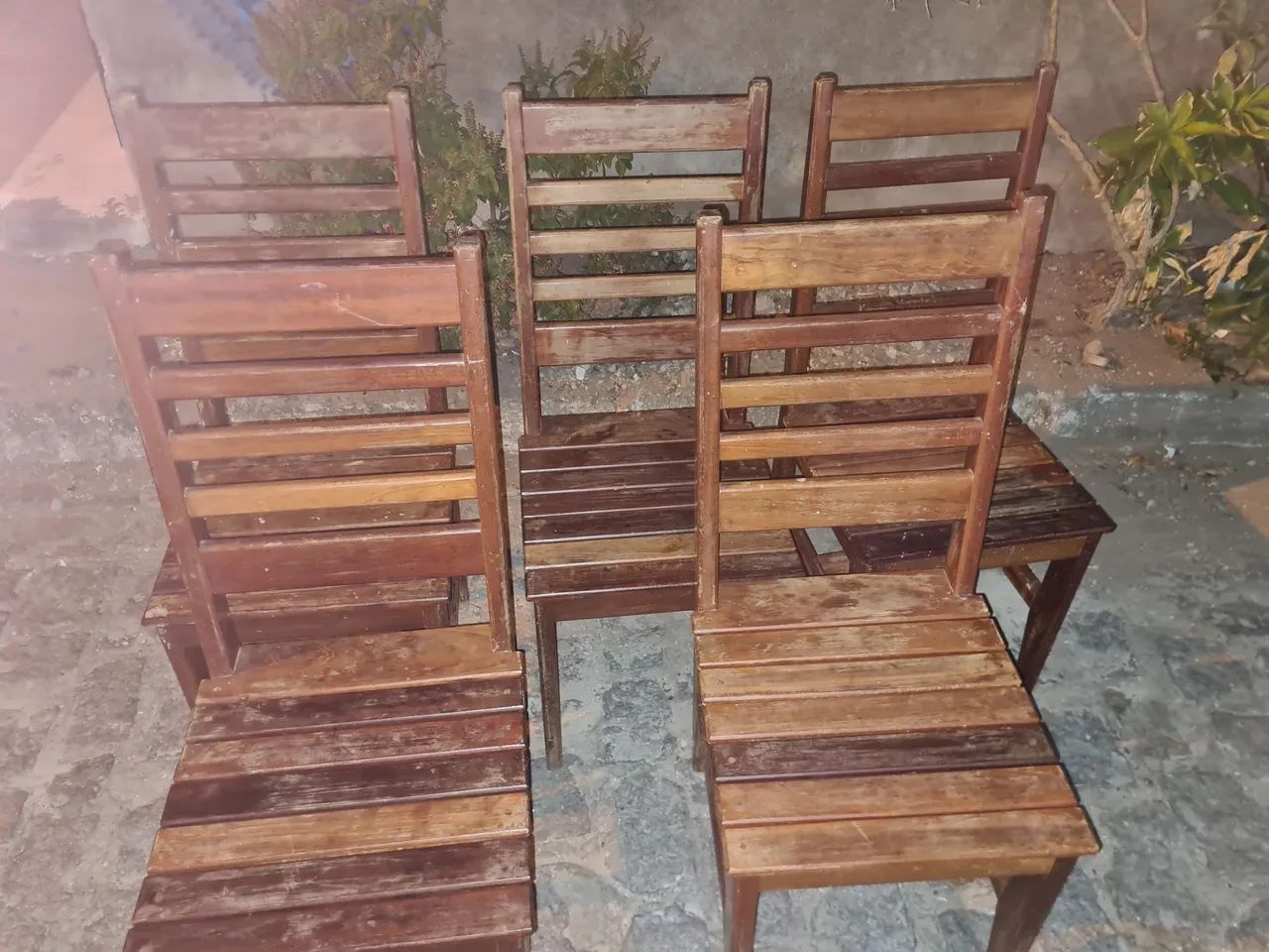 Mesa de madeira maciça.  - Foto 2