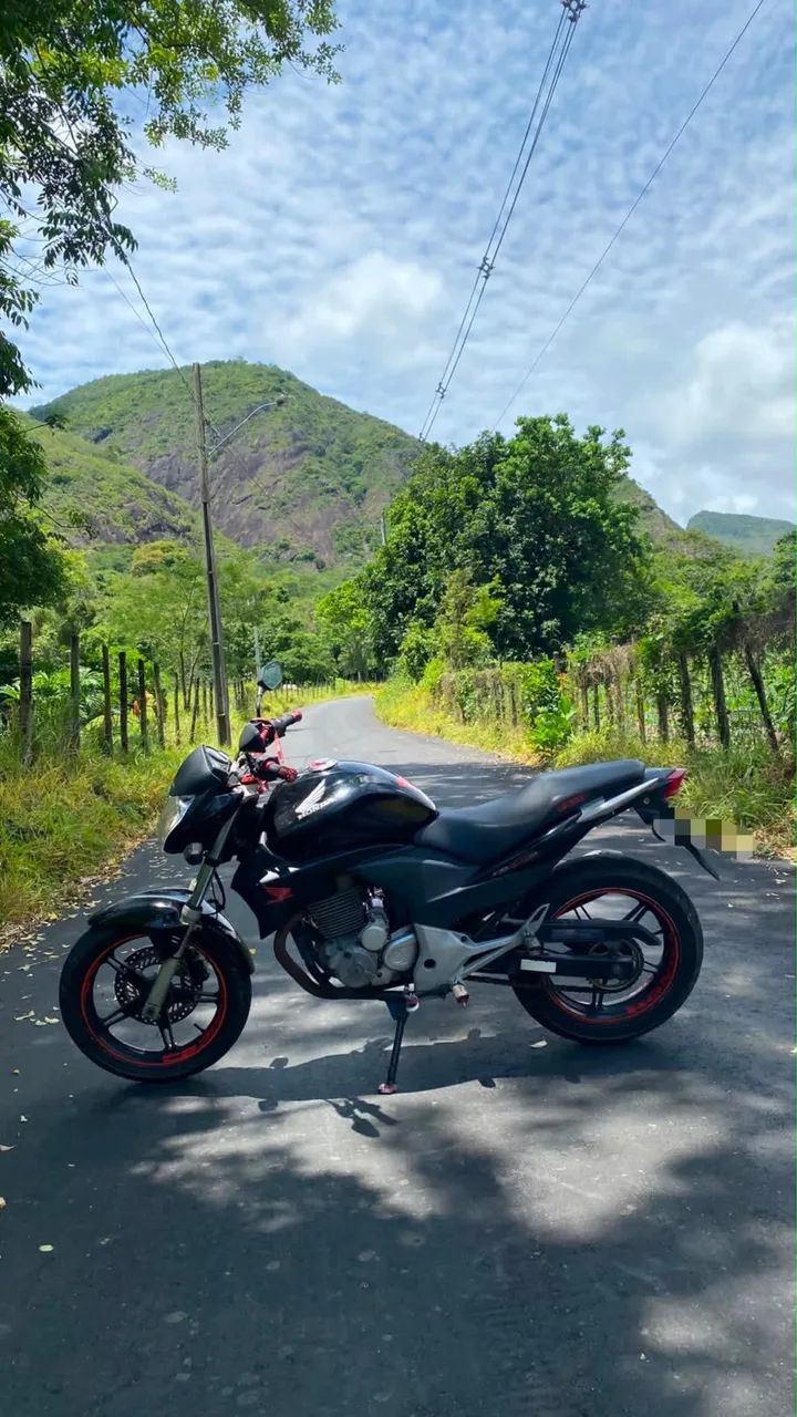 Moto CB 300