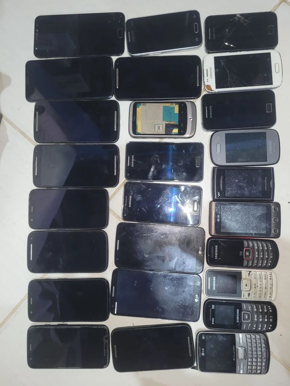 Lote 3 colecao celular antigo pecas boa parte funciona brinde 50 baterias mistas