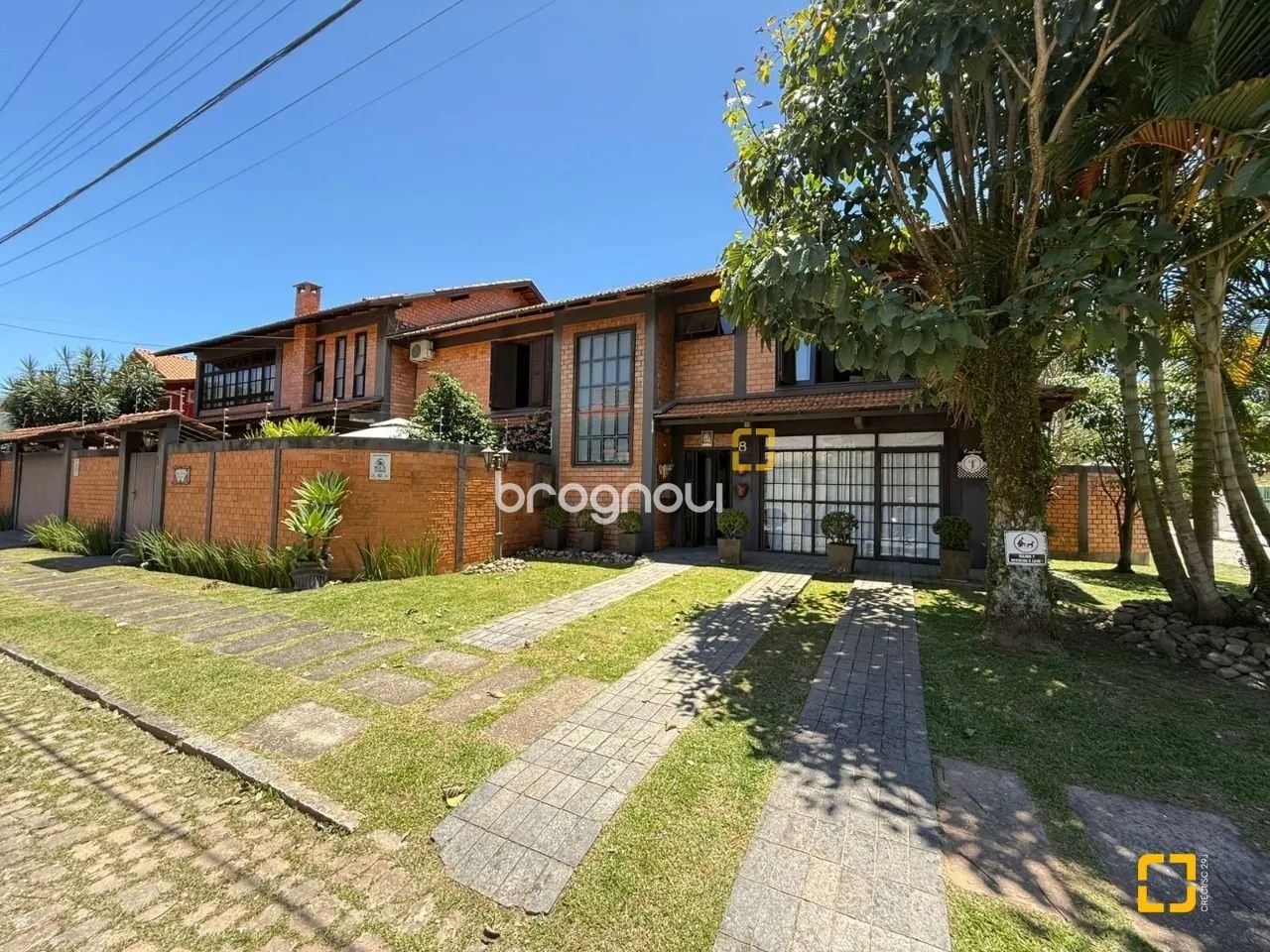 Casa com 5 quartos, 2 suítes, com piscina, no Parque São Jorge, Florianópolis