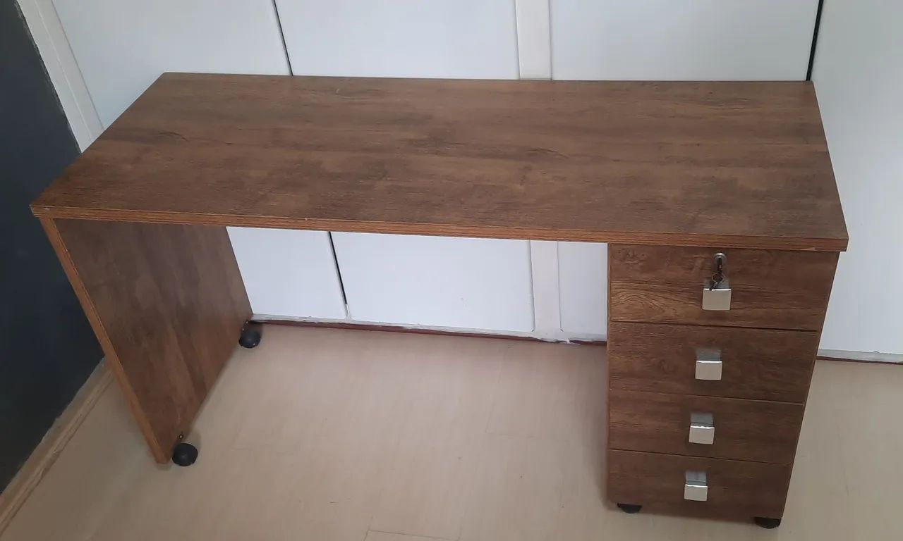 Escrivaninha Mesa para computador com gavetas e chave  - Foto 3