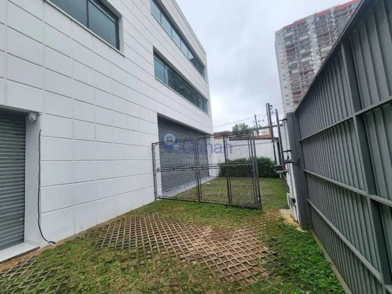 Prédio Comercial Moderno com 568 m², 3 Andares e Estacionamento - Foto 3