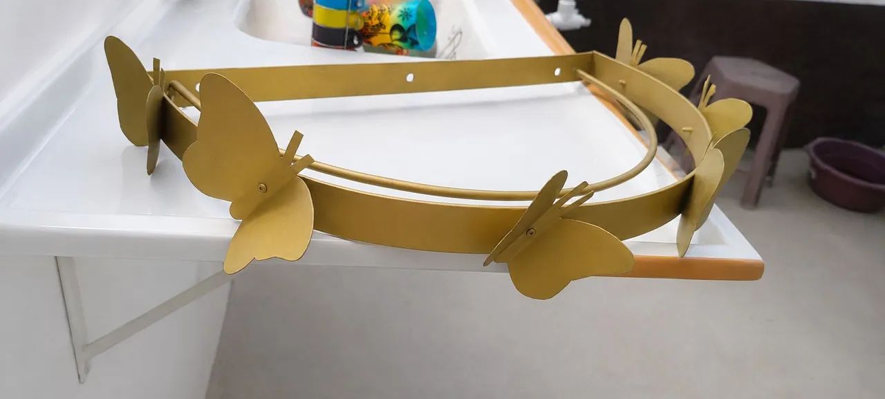 Dossel borboletas dourado para quarto de bebê 