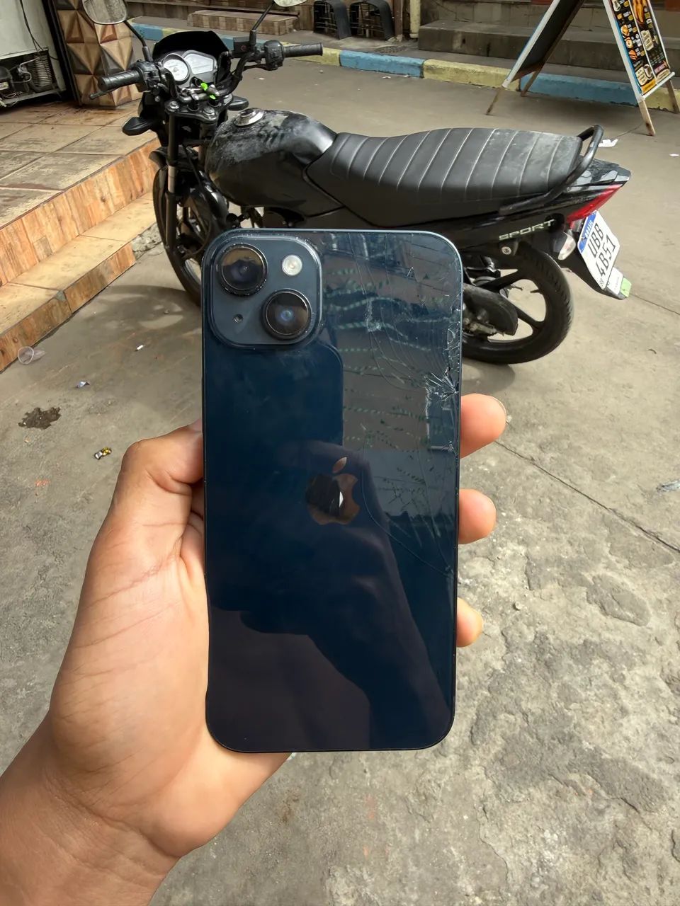 iPhone 14 Plus, 256gb com a tampa trincada  - Foto 3