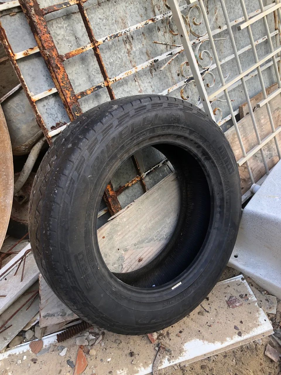 Pneu Pirelli aro 17 