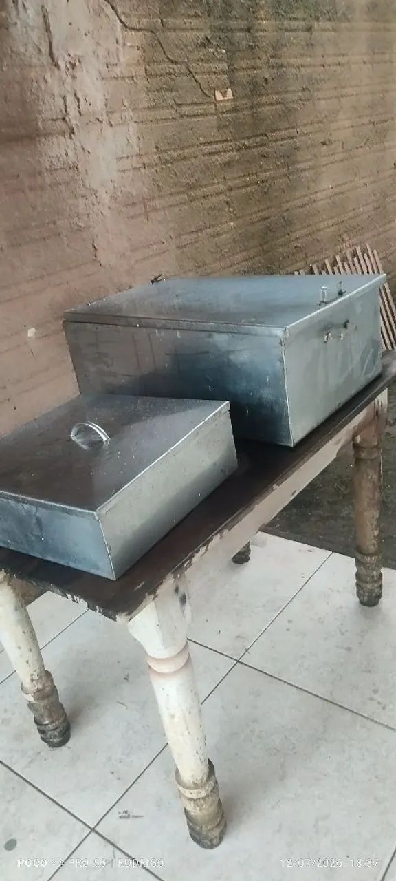 Vende-se, duas caixas inox 
