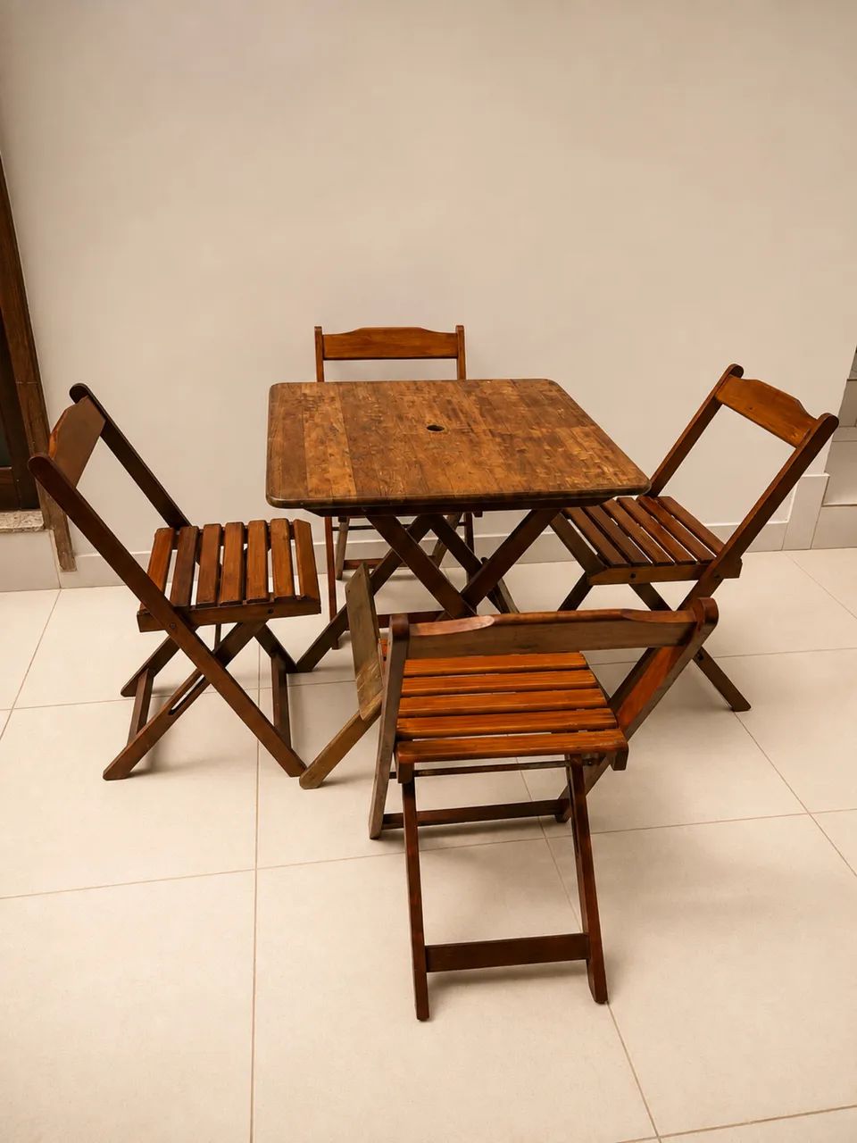 Jogo Mesa com 4 Cadeiras 
