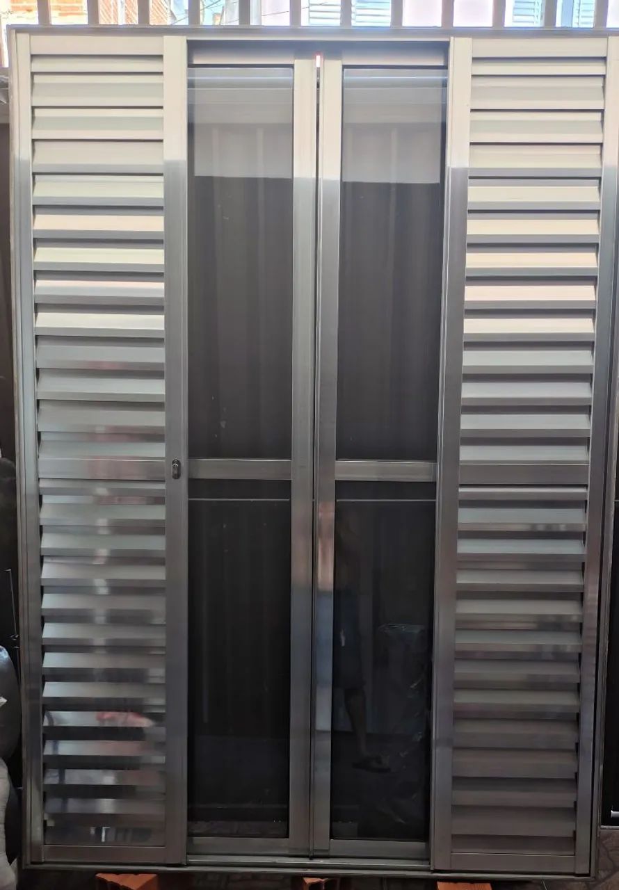 OPORTUNIDADE - Porta Alumínio Brilhante 6 Folhas - Foto 3
