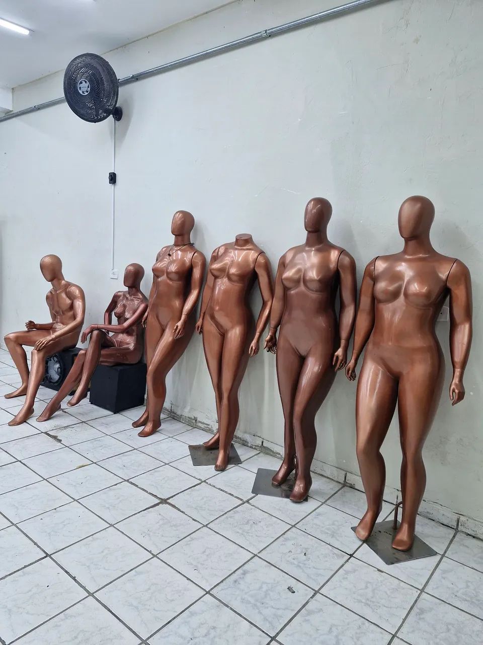 Manequim plus size em fibra - Foto 3