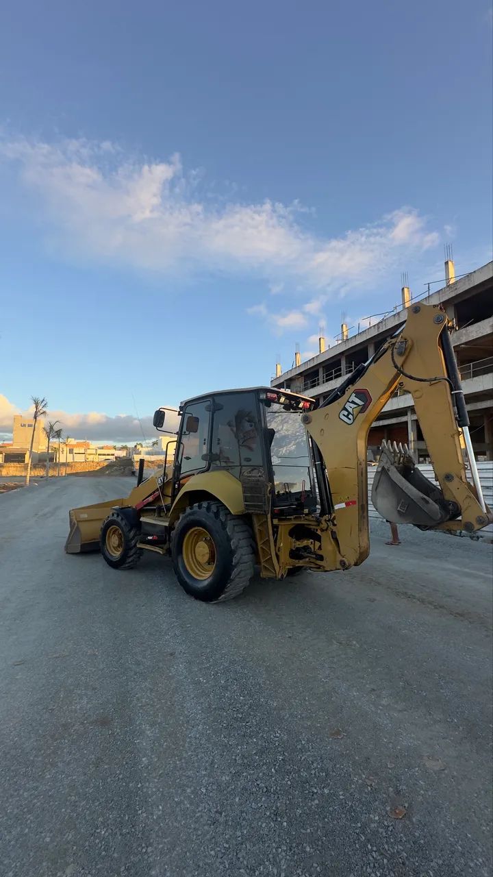 Retroescavadeira Cat 2021 troco em caçamba  - Foto 5