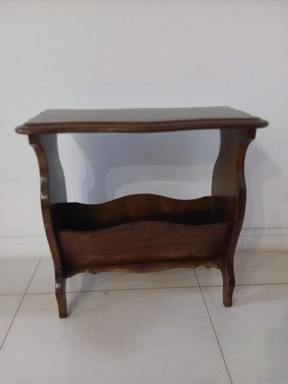 mesa de apoio e revisteiro antigo - Foto 3