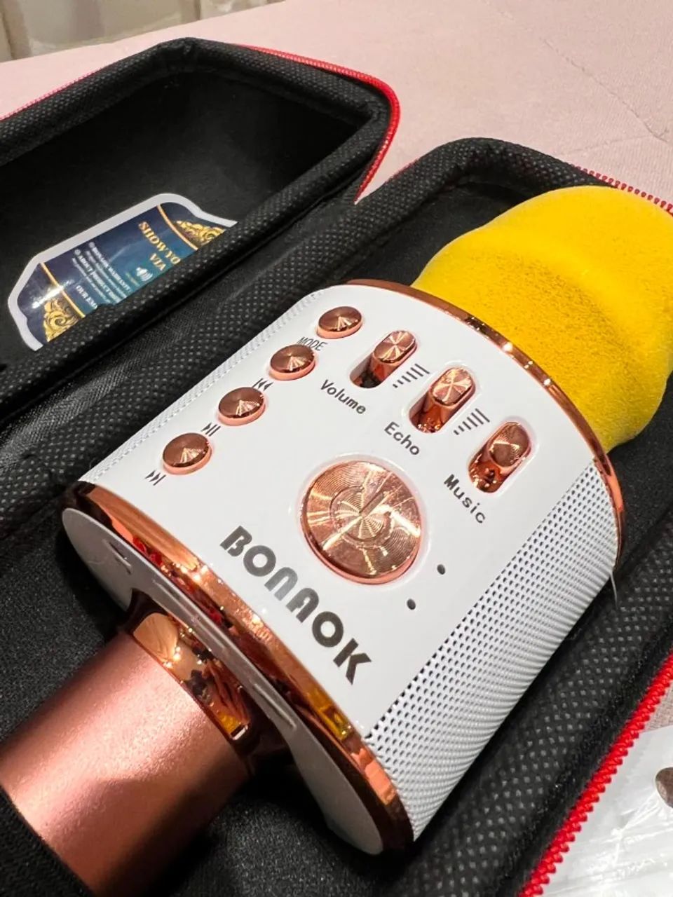 Microfone de Karaoke Rosa com Branco Semi Novo  - Foto 4