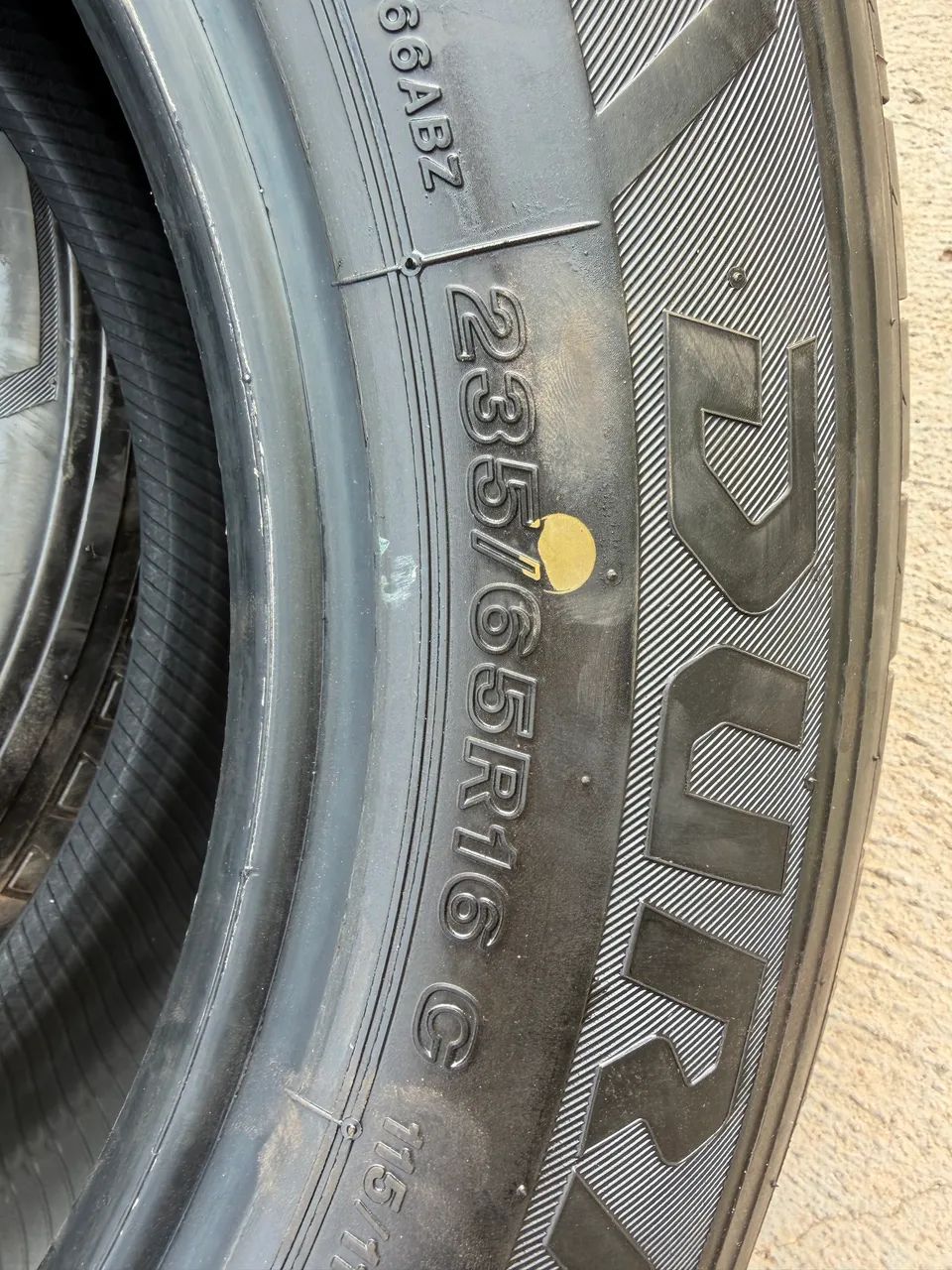 4 Pneus 235/65R16 C Bridgestone Duravis Novos - Foto 2