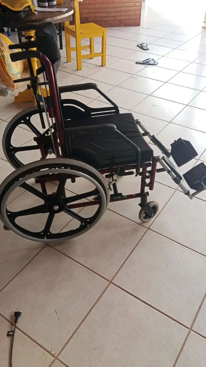 Cadeira de rodas para deficientes - Foto 3